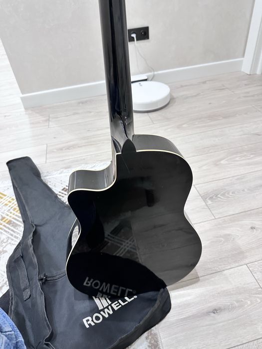 Продам гитару с чехлом