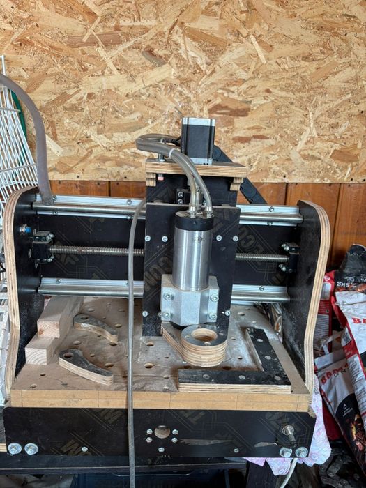 Vând CNC pentru sculptura in marmura, lemn, etc