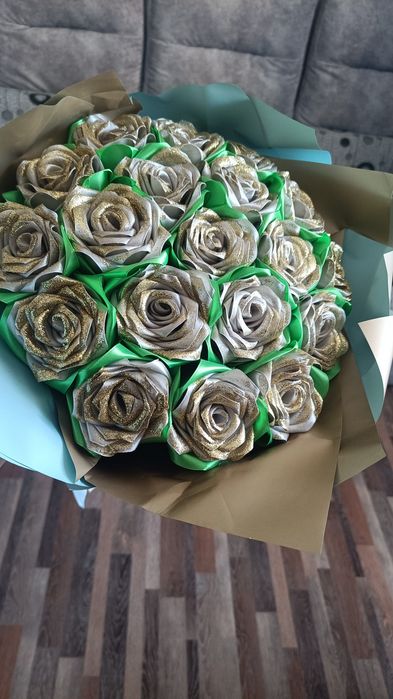 Букет роз из атласной ленты