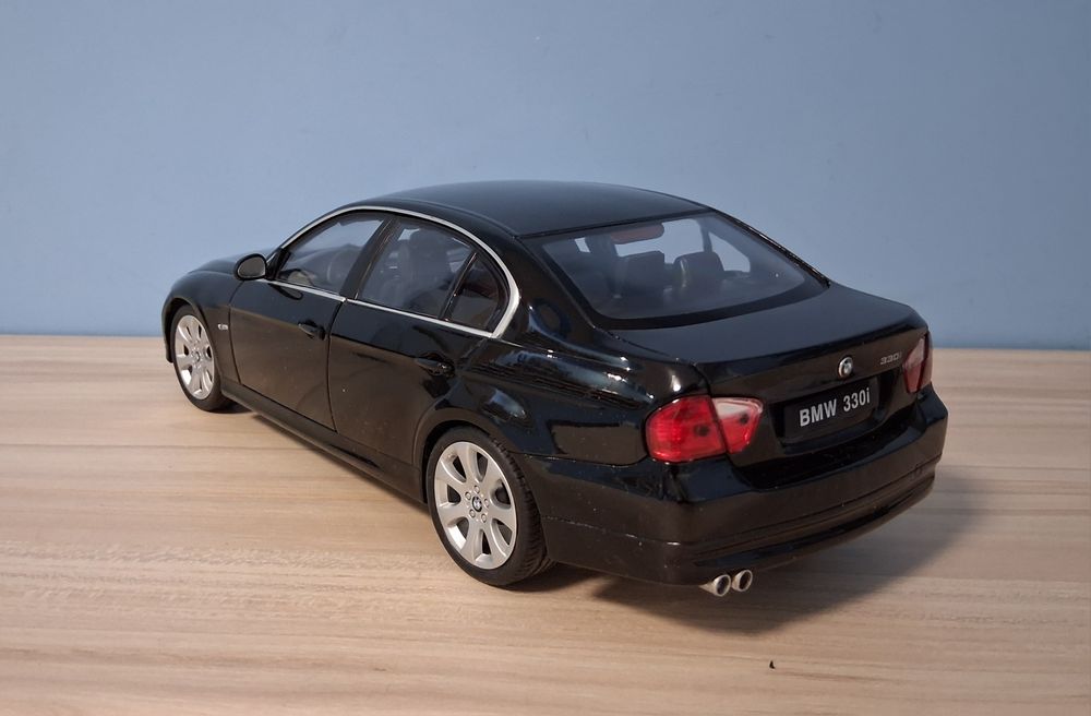 BMW 330i (E90) 1:18 Welly
