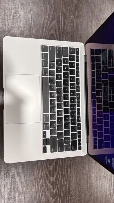 Macbook Air 2020, 8/256 Gb.