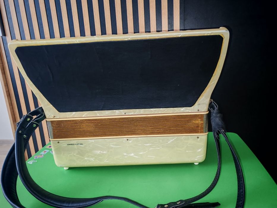 Vând sau schimb acordeon HAGSTROM CONSTELLA ||