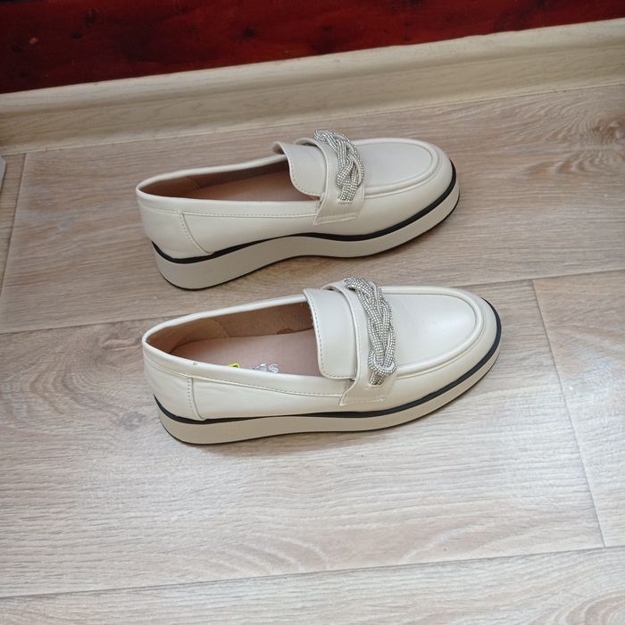 Дамски нови обувки