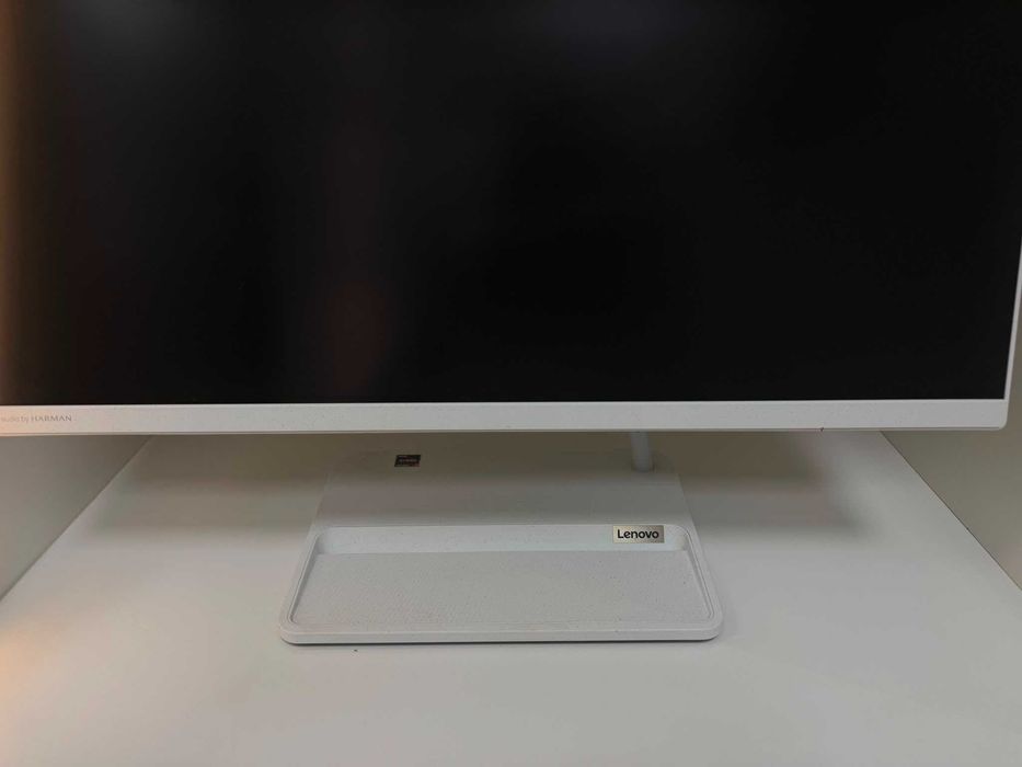 Dracula Amanet: Lenovo IdeaCentre AIO 3 24" Ryzen 7 7730u  16Gb Ram, 512Gb SSD, Full HD.