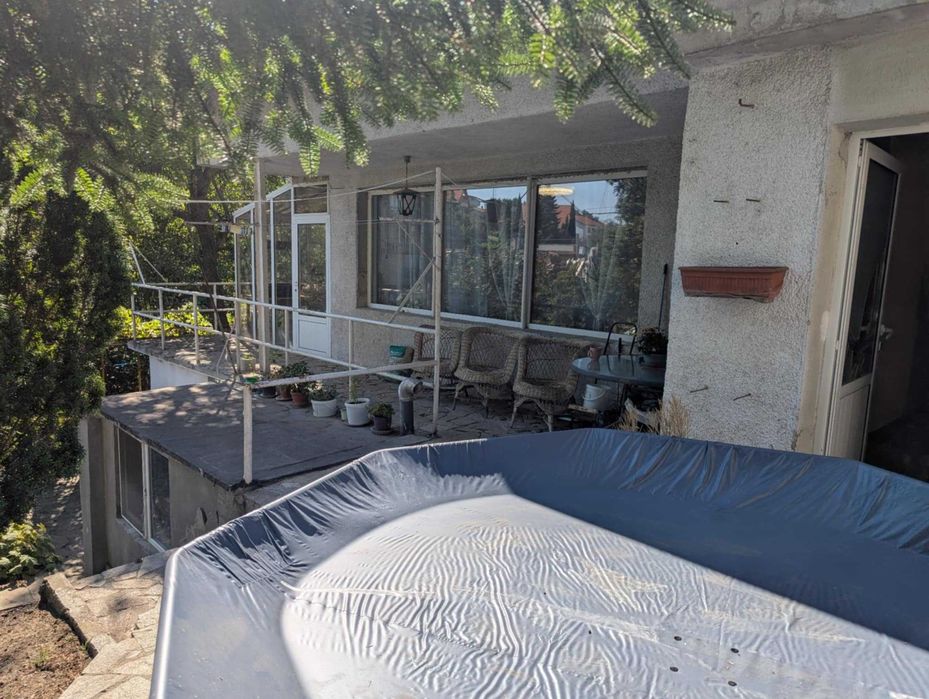 Продавам къща до сп. Марек