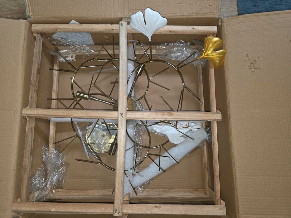 Lustra eleganta pentru living, cu frunze de Ginkgo din acril, 4 brate