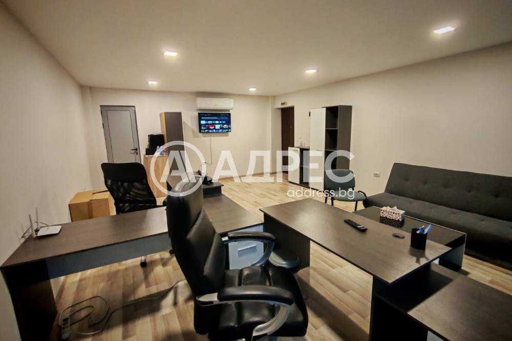 Под наем просторен обзаведен офис в центъра на гр. Разград!