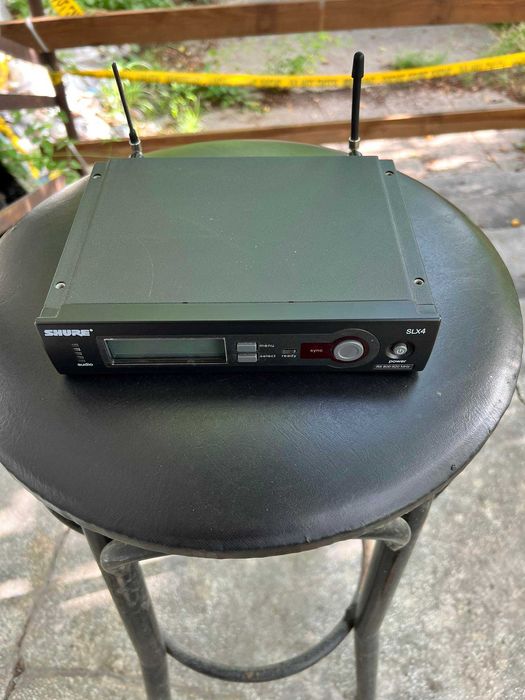 Безжичен микрофонен приемник ''SHURE SLX4''