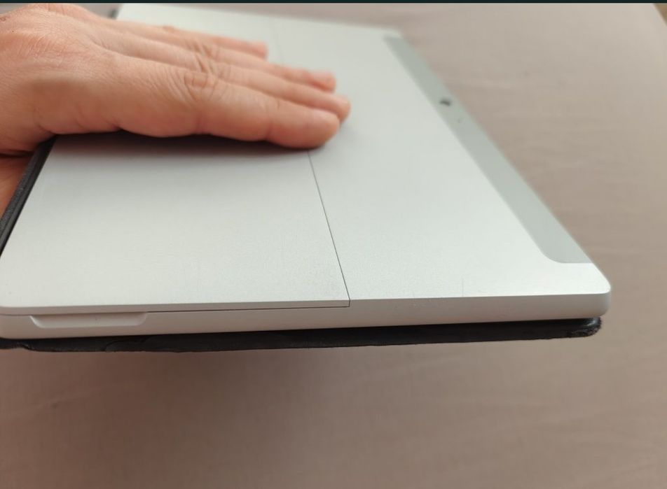 Microsoft surface go 128gb, 8gb ram,intel 4415y,  windows 11