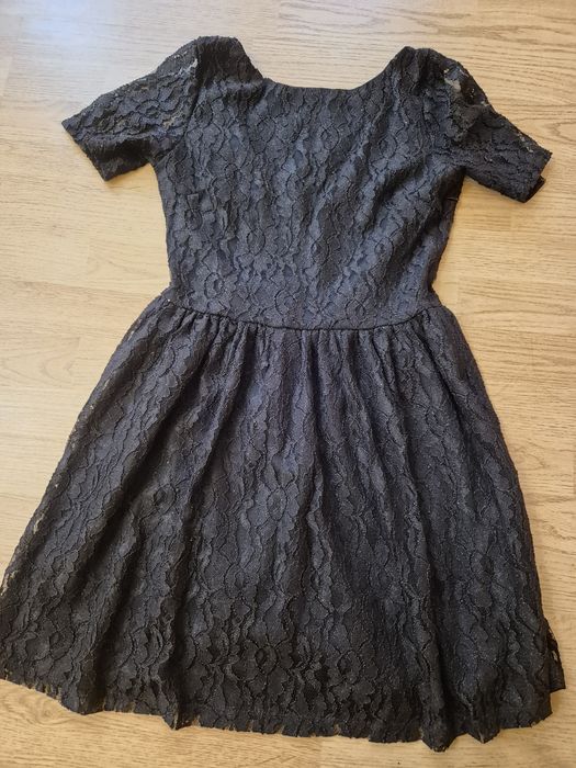 Дамска рокля и официални обувки в ОТЛИЧНО състояние!