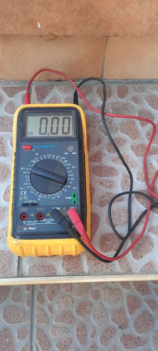 Мултицет  ProfiLine за измерване на напрежение