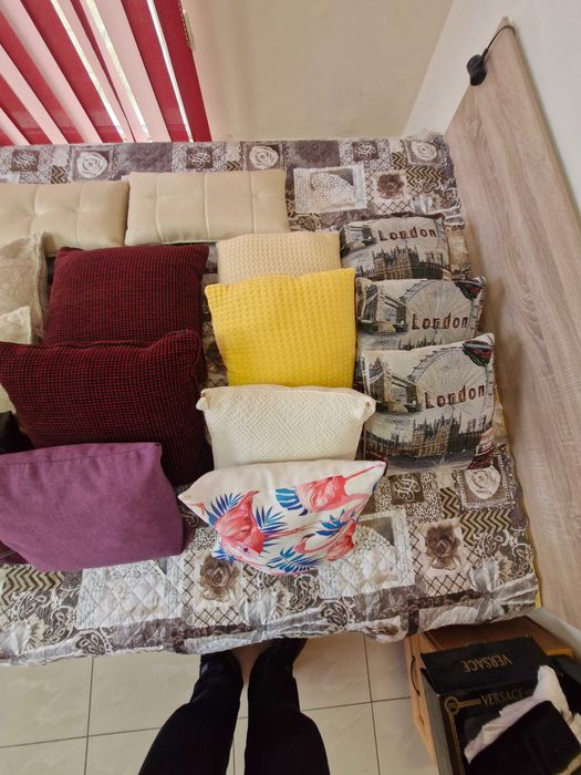 Продават се декоративни възглавници