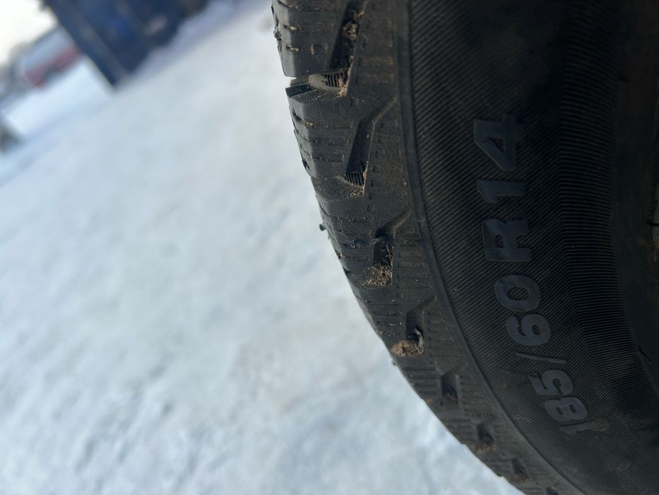 Зимние шипованные резины 2шт