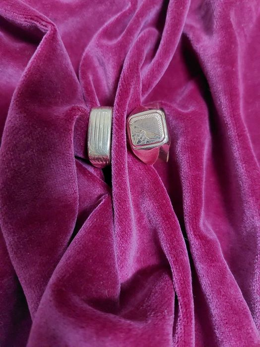 Vind doua ghiuluri pentru barbati