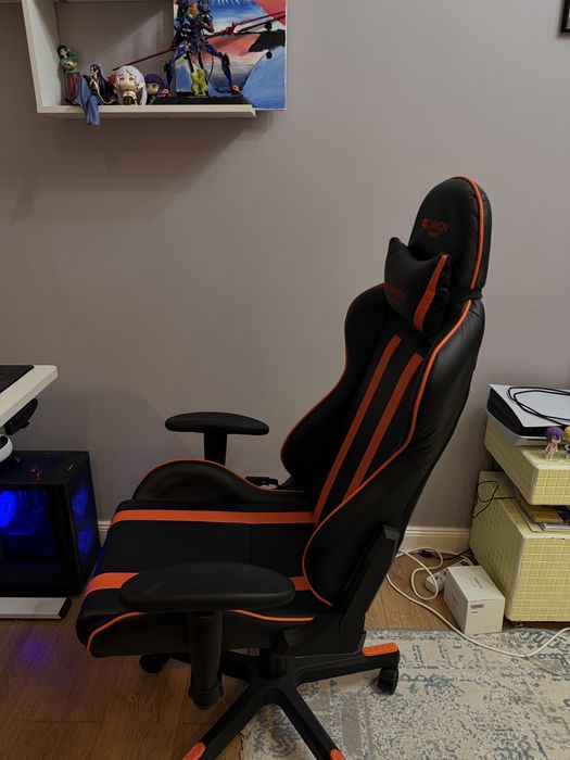Продаю игровое кресло Canyon