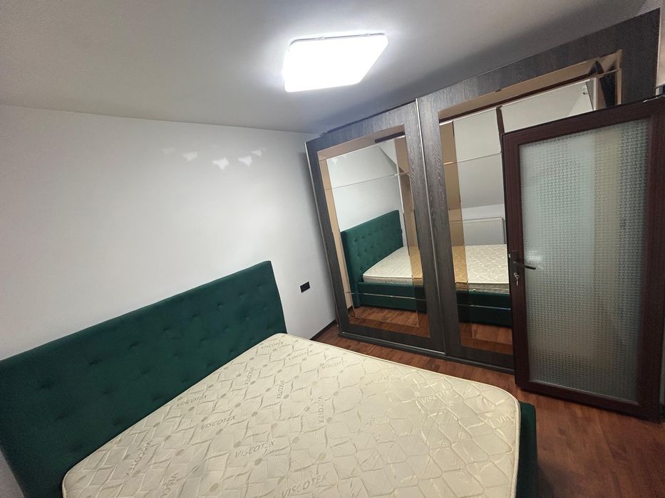 Vand apartament smart 3 camere -mansarda- loc de parcare-curte