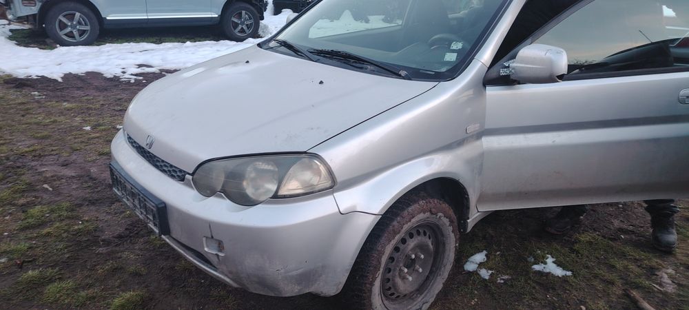Продавам Хонда HR-V 1.6 105к ма части!!