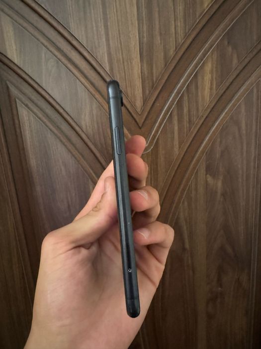 iPhone Xr 64Gb 77% batare