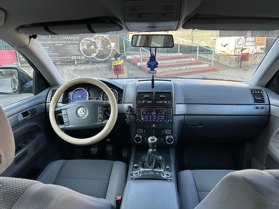 Vând Volkswagen Touareg 2008 2.5