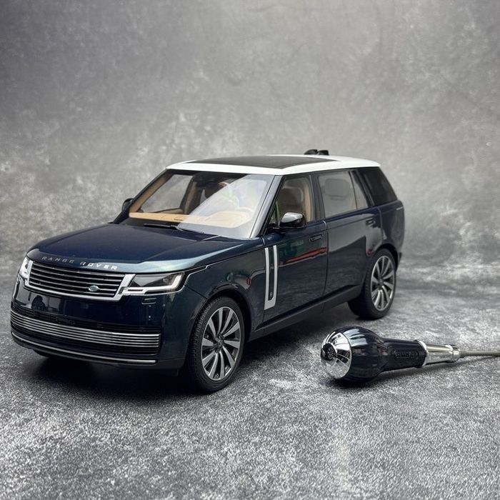 Range  Rover  autobiography 1:18 modeli kichratilgan varianti.