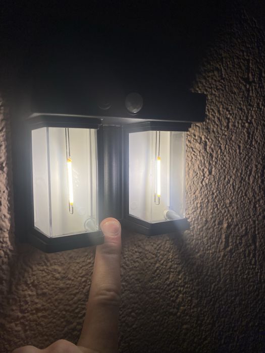 Lampa solara cu doua becuri pe filament