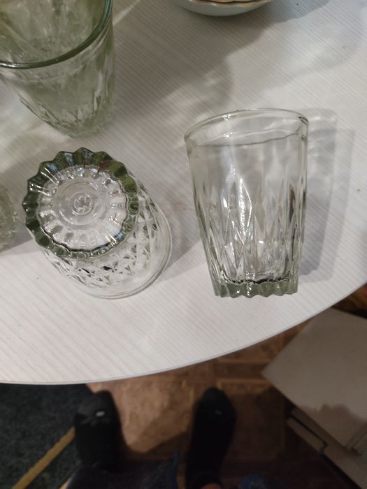 Посуда разная тарелки стаканы