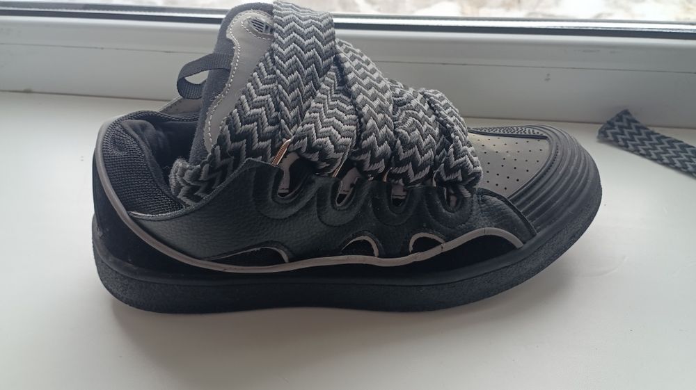 Продам кроссовки ланвины