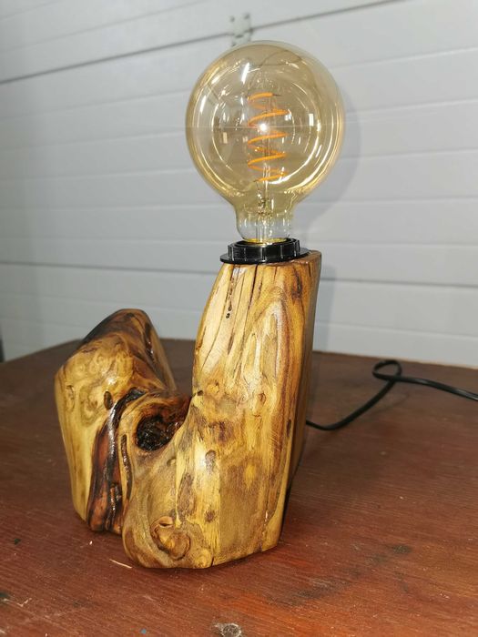 Lampa ornamentala decorativa din lemn, în forma de inima