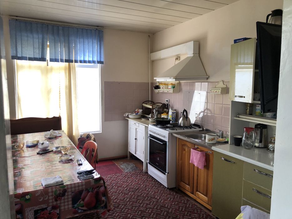 Uy sotiladi 6 sotix 7 xona sergeli sputnik