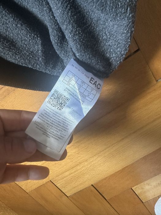 Блуза на Guess.