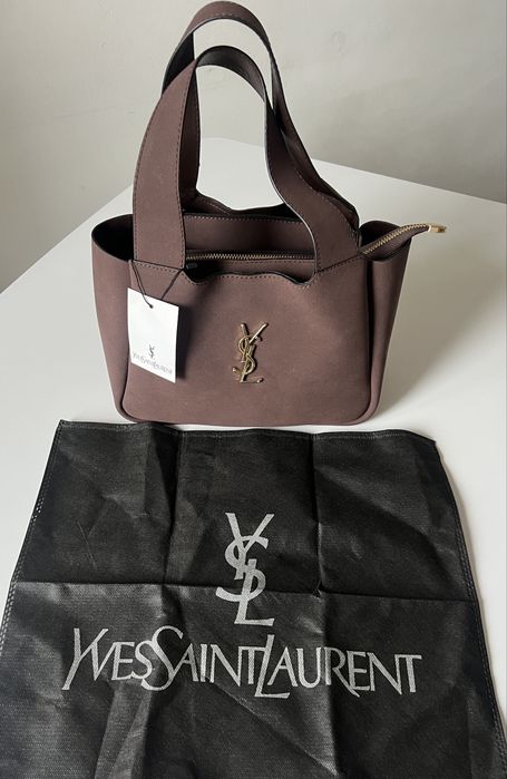 Poseta Yves Saint Laurent. Piele intoarsa
