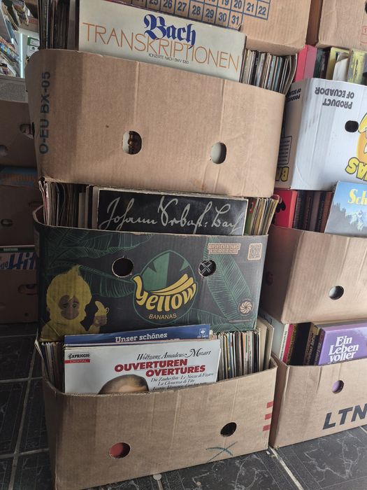 Vând Lot 300lp Discuri Vinil cu muzică clasică mixta 

Artiști:

- Fra