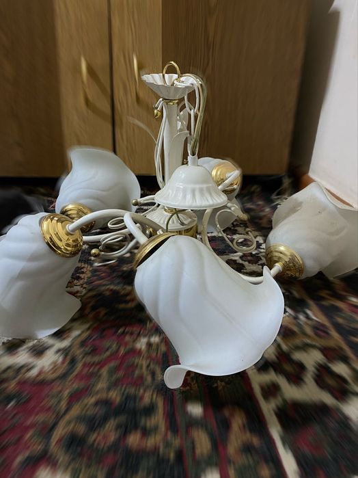 Люстра (белая, б/у)