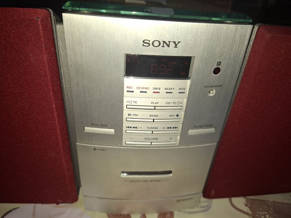 Sistem audio compact Sony cu CD Player si cass cu Autorevers, boxe detașabile