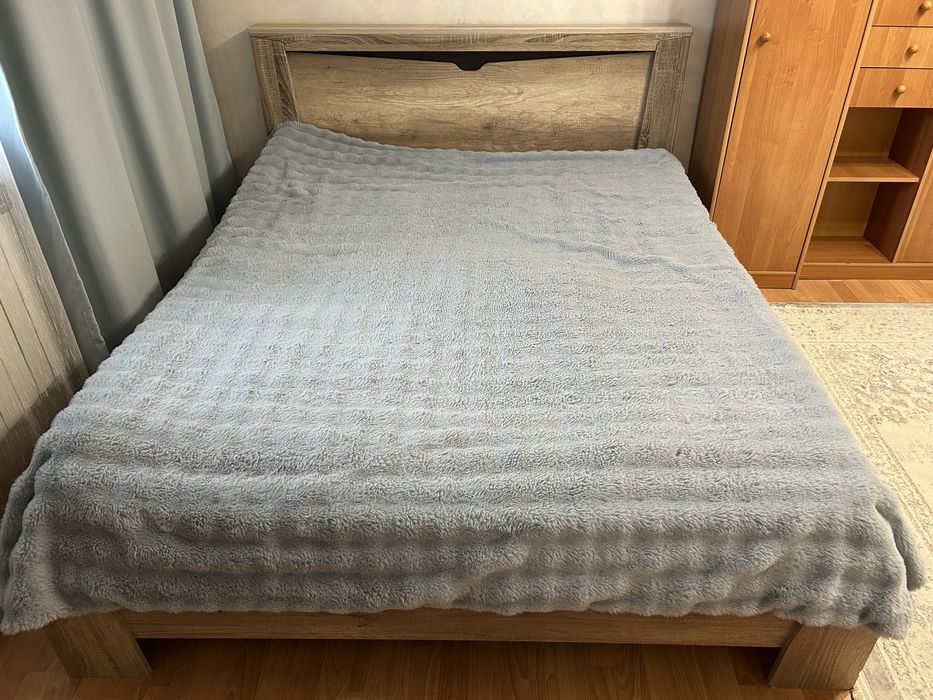 Двуспальная кровать