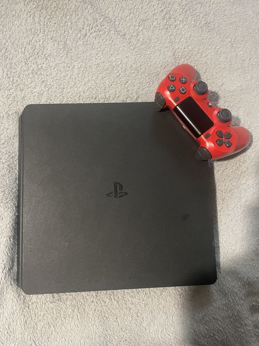 Ps4 cu 500gb  si o maneat