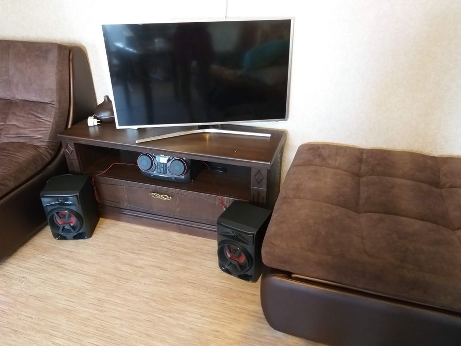 Продам ТВ-тумбу без торга.