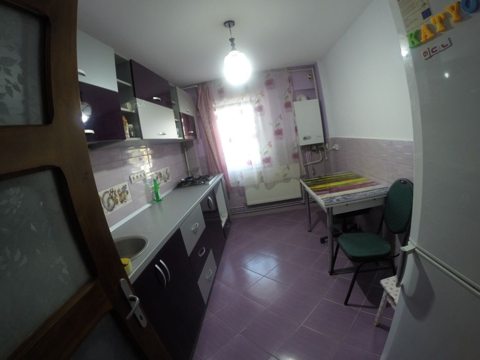 Închiriez apartament 3 camere