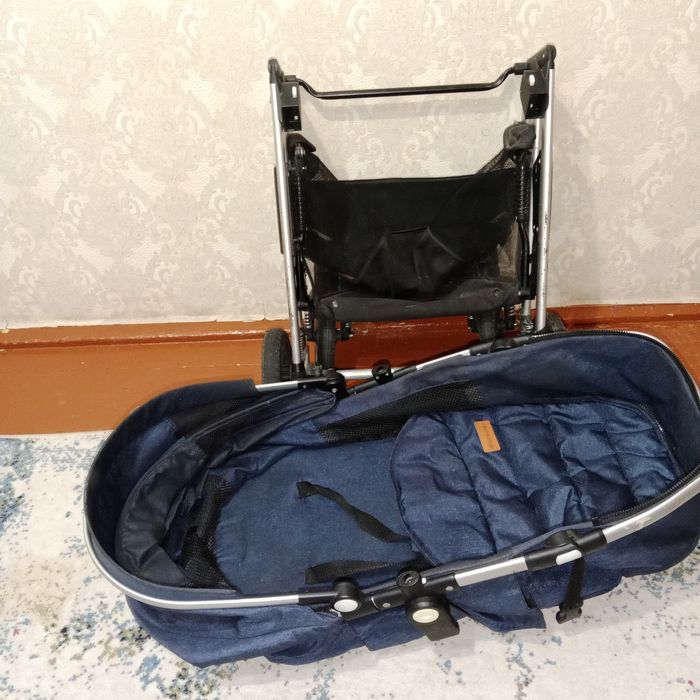 Продам детскую Коляска 2 в 1