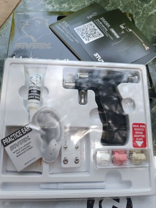 Прокалывание ушей пистолетом от Американского производителя