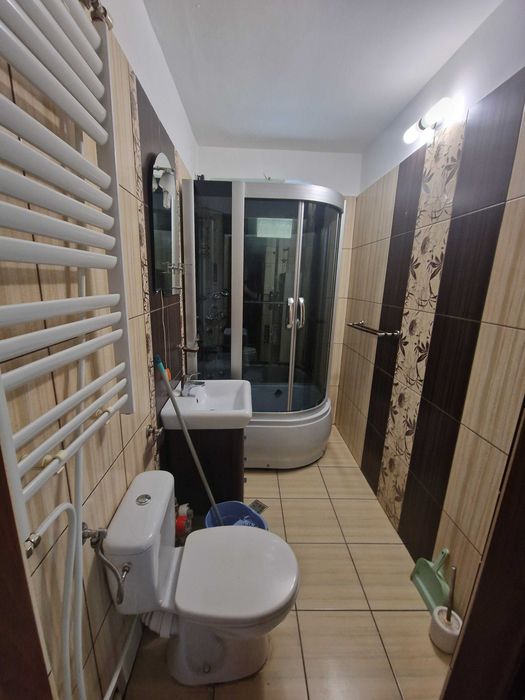 Inchiriez apartament cu 3 camere zona Nufarul