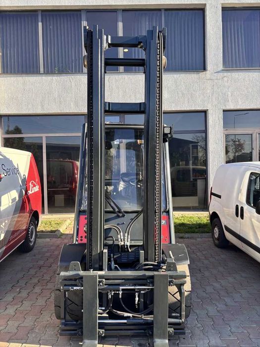 Stivuitor - Motostivuitor Linde H30D-02 cu cabină An fabricație: 2004