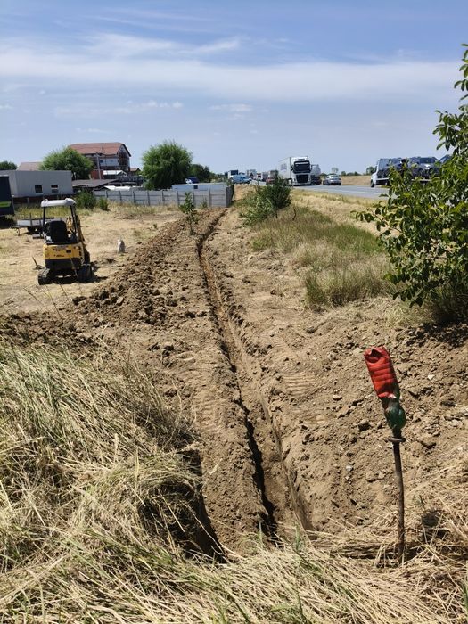 Închiriez miniexcavator