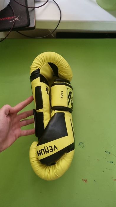 Продаются перчатки Venum 8oz в идеальном состоянии