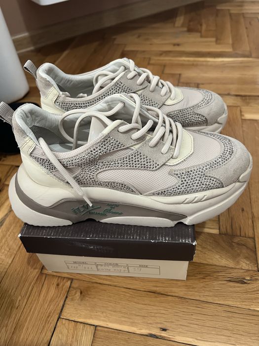 Уникални сникърси