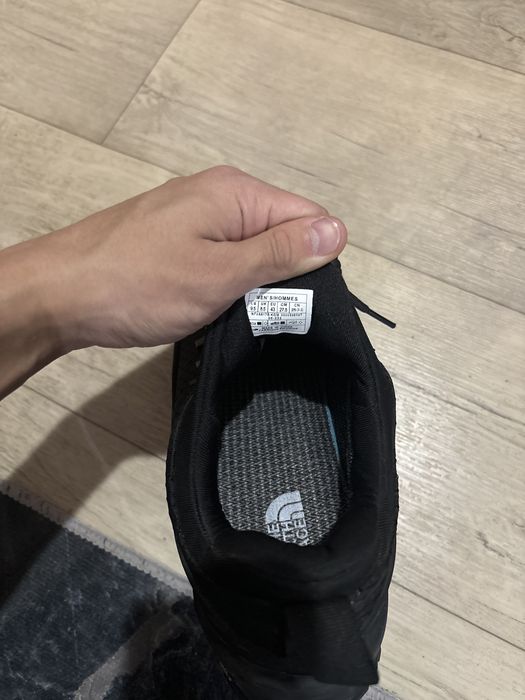 Кроссовки от бренда: The North Face