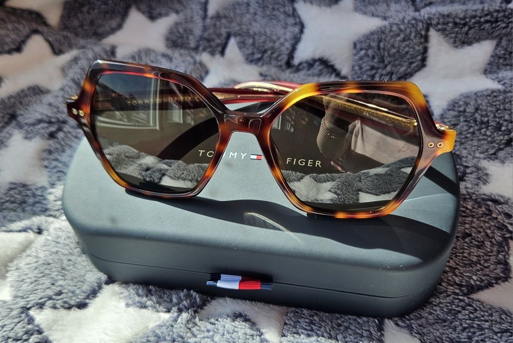 Дамски  оригинални слънчеви очила Tommy Hilfiger.Нови.130лв.