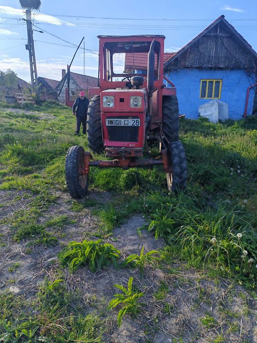 Tractor Universal 650 cu motor Iveco 6 cilindri