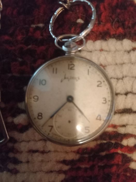 Часы старинные в рабочем состоянии