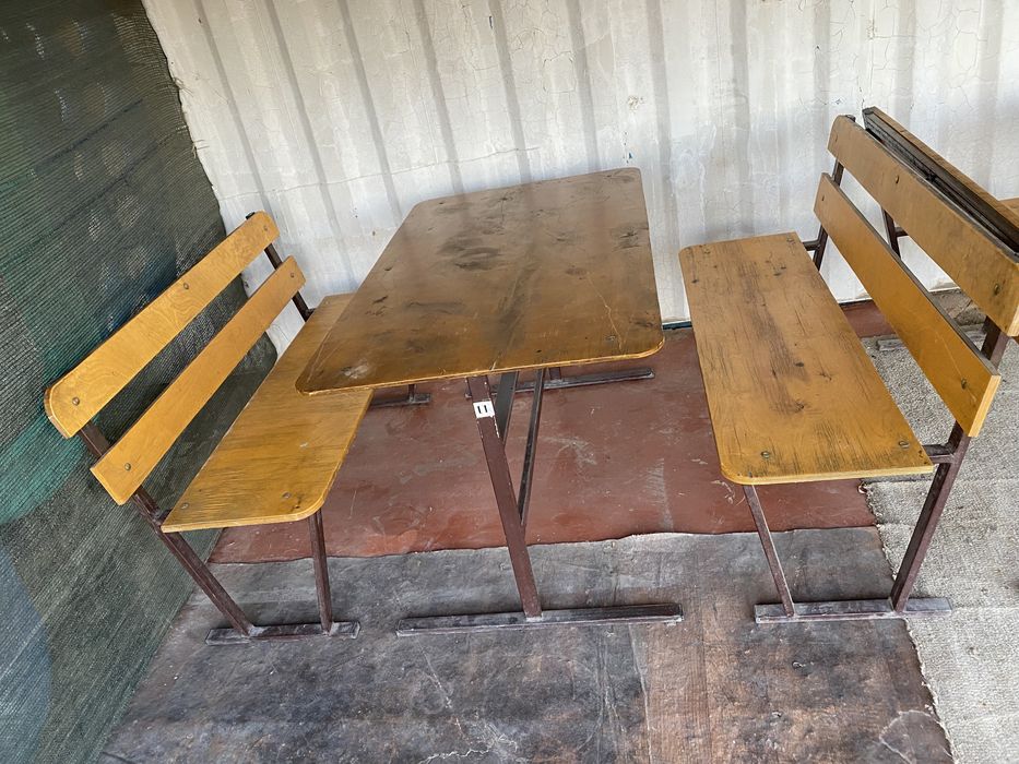 Стол со скамейками